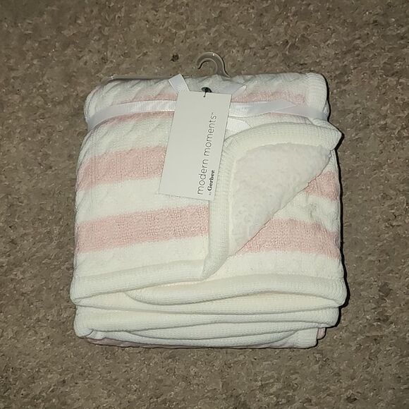 Modern Moments by Gerber Baby Boy or Girl Cable Knit Blanket with Sherpa, Pink - Picture 7 of 8
